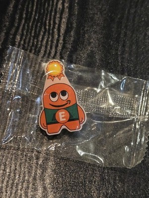 Amazon 2026 Employee Pin - ''SMILE'' Series Letter ''E'' - Mint Condition