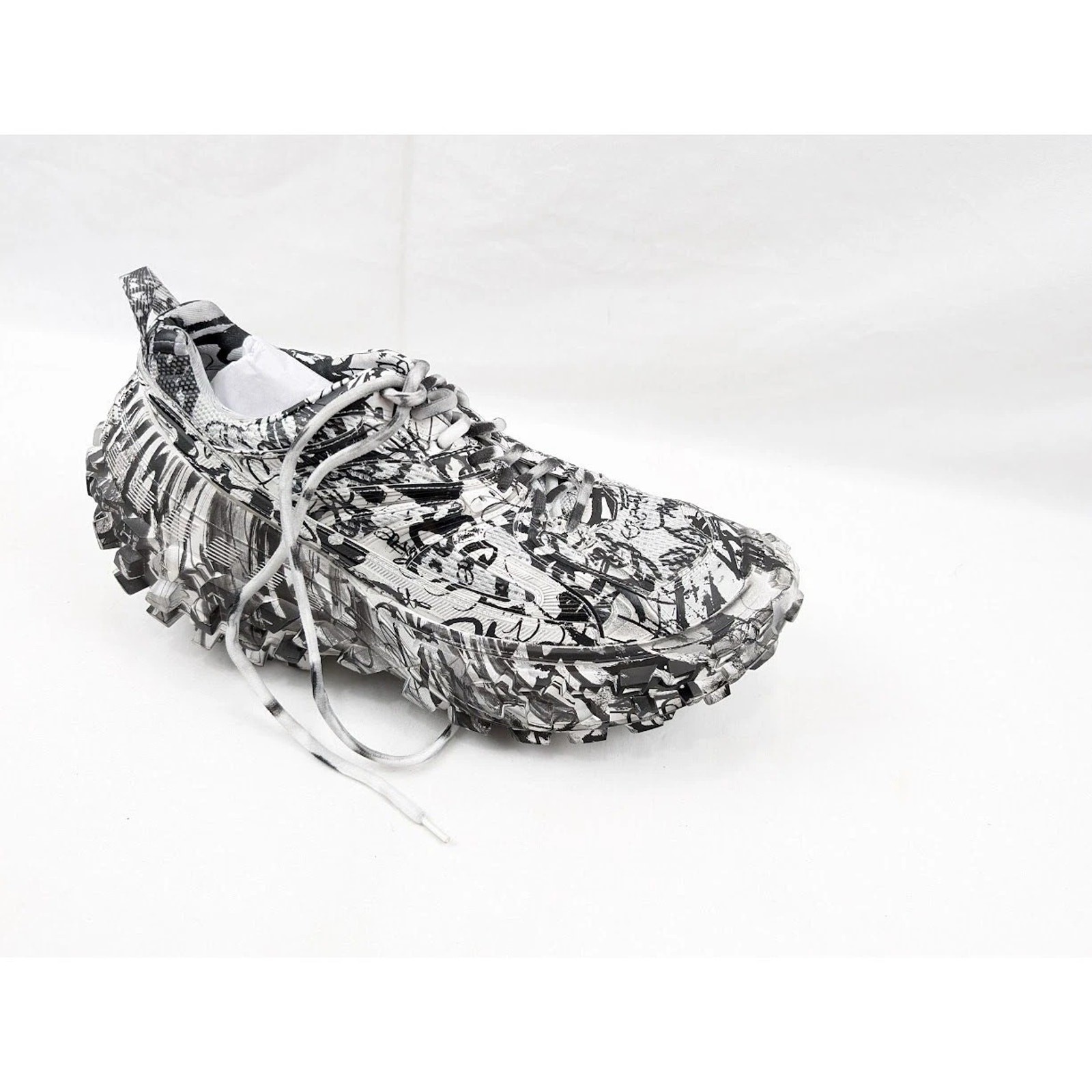 Balenciaga Q:2 / Bouncer Extreme Graffiti Print in White/Black BNWB 44