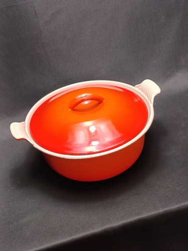 Vintage Cousances/Le CREUSET Cast Iron Dutch Oven Round Casserole Size 22 Read - Picture 1 of 16