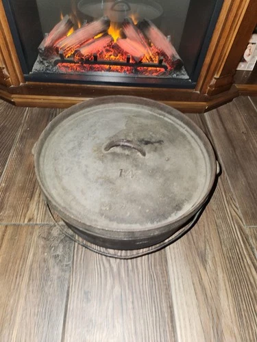 Old Vintage Lodge 14 Cast Iron Camp 3 leg Dutch Oven Cast Iron Pot Discontinued