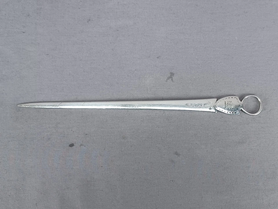 Brocheta de carne de plata esterlina con león armorial de Londres Thomas Oliphant C. 1789 Foto 2 de 4