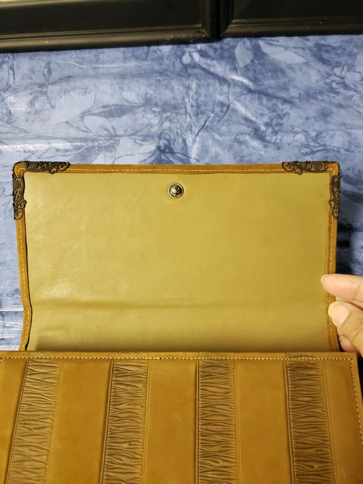 Unique Vintage women's leather clutch wallet w/sterling frames and red stones. - Image 4 of 4