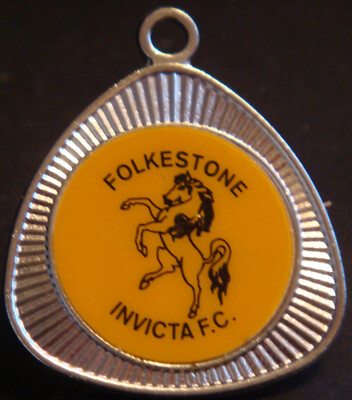 FOLKSTONE INVICTA FC Vintage Einsatz Typ Schlüsselring Maker AEW B'ham 31 mm x 37 mm