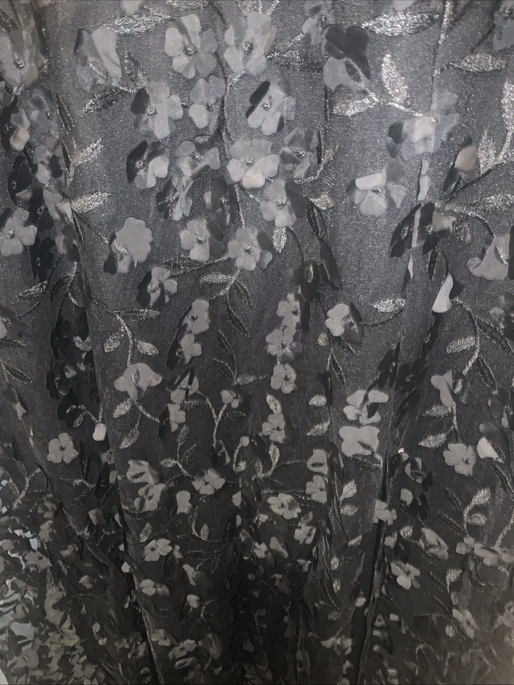 Xscape Plus Vestido 3D Bordado Floral Sin Mangas Recorte Malla Negro Noche 2X Foto 4 de 4