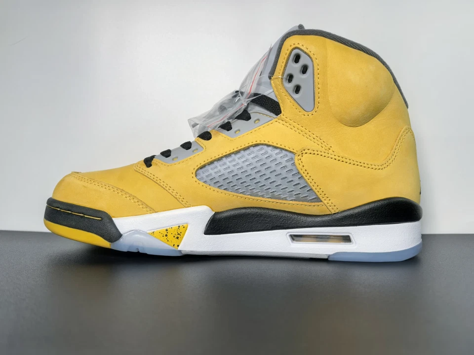 Zapatillas Hombre Jordan 5 Retro T23 Tokyo 2025 IO3372-700 Foto 3 de 4