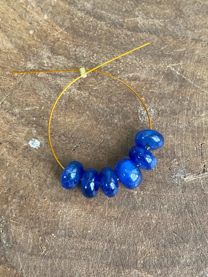 Contas de pedra preciosa Rondelle lisas de safira azul natural 6 mm/6 peças birmanesas/8,7 ct - Imagem 2 de 4