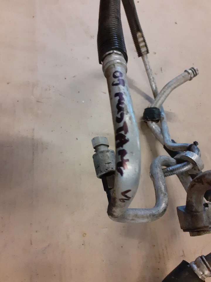 Manguera de tubo de aire acondicionado Ford Mustang 2005-2009 Foto 2 de 3