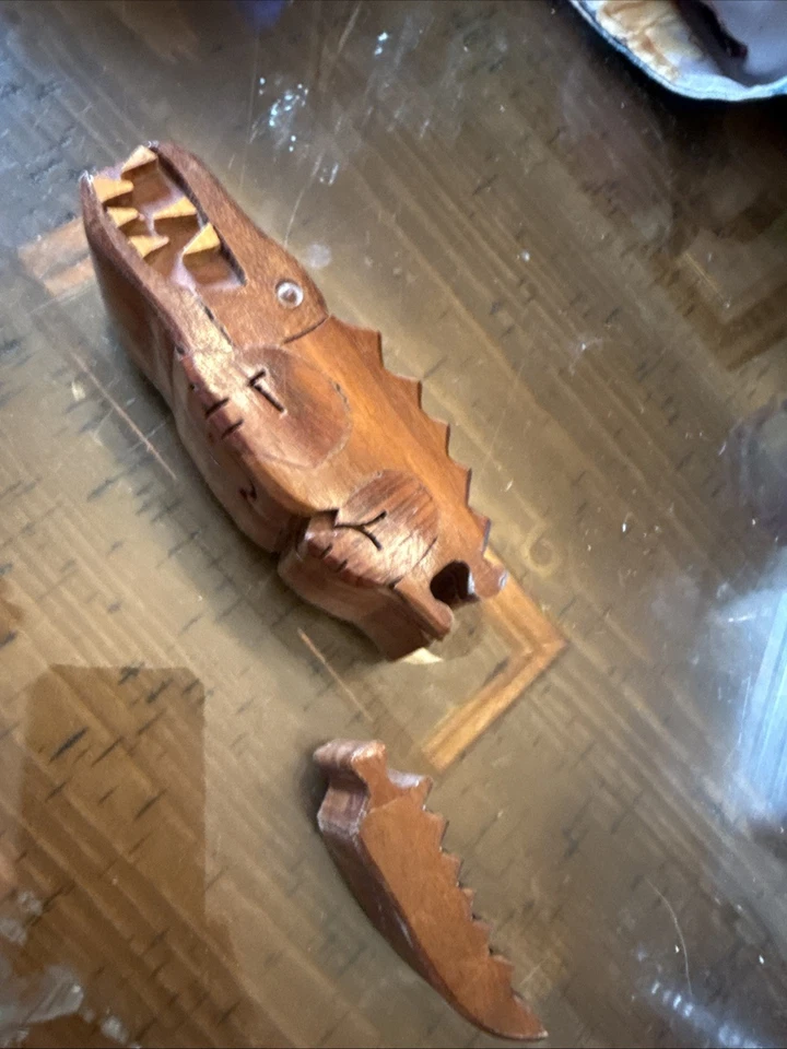 Деревянная коробка-головоломка аллигатор 7 1/2 дюйма с настоящим когтем аллигатора внутри - Изображение 2 из 4