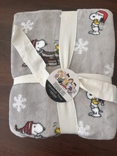 NWT NEW Berkshire Peanuts Christmas Snoopy Woodstock Soft Throw 55 x 70" Grey