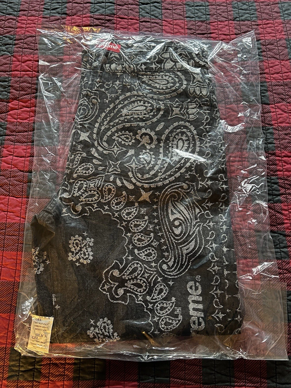 Jean baggy jacquard Supreme Bandana denim noir taille 30 (33 1/2 taille) avec autocollant