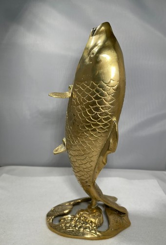 Statua pesce koi ottone vintage metà secolo salto basso statuina decorazione costiera - Foto 3 di 4