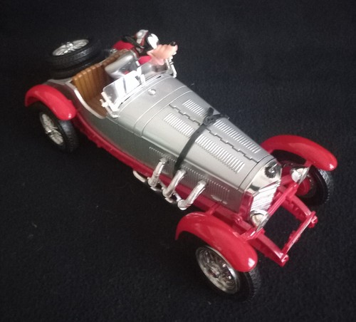 Bburago Disney Metal Car 1:18 Goofy (Pippo) art.2102 Mercedes Benz SSKL Spider - Foto 2 di 5
