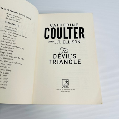 The Devil's Triangle by Catherine Coulter - Crime Thriller Large Paperback Book - Picture 3 of 7