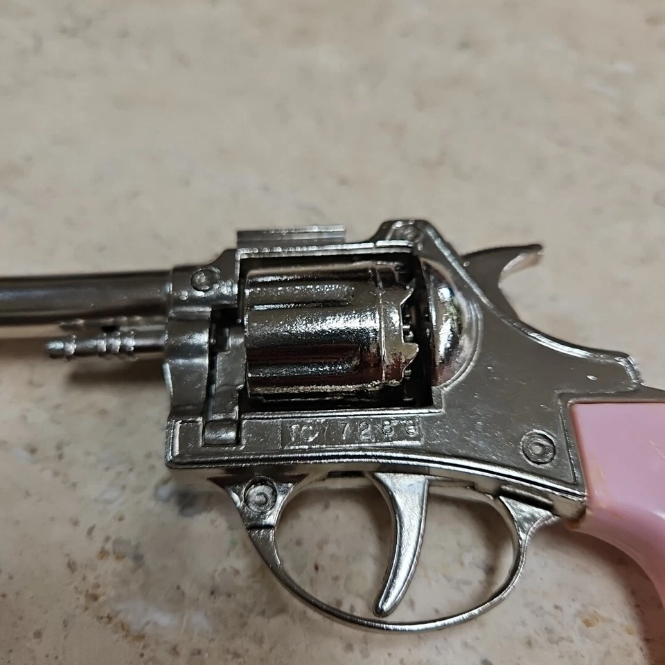 Pistola de casquillo de juguete fundido a presión Schylling de colección 7" TC 7280 ROSA agarre de águila Foto 4 de 4