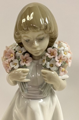 Lladro SPRING BOUQUET 1987 Members only Figurine BRAND NEW 7603 Girl W/ Flower - Picture 6 of 9