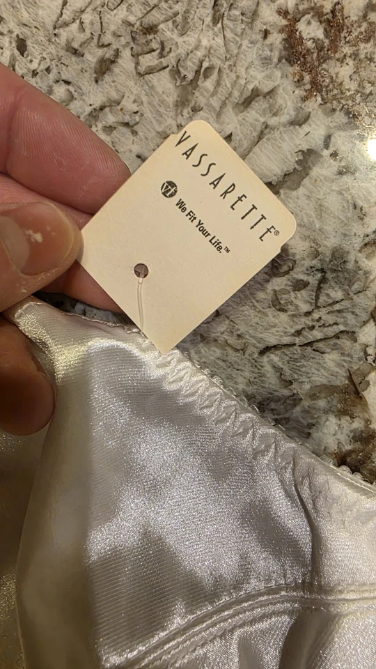 Sujetadores vintage Vassarette satinados talla 42c blanco hielo nuevos con etiquetas nos con aros Foto 3 de 4