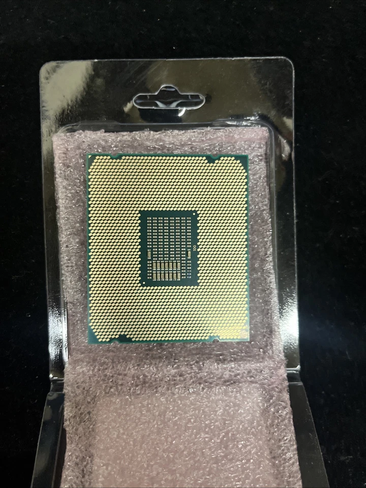 Procesador CPU Intel Core i9-10980XE SRGSG 3,00 GHz 24,75 MB 18 núcleos LGA2066 Foto 3 de 3