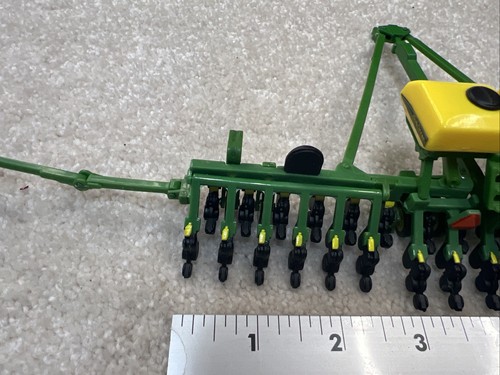 ERTL John Deere 1790 Split Row Planter Folding Loose 1/64 Scale C16 - Picture 6 of 9