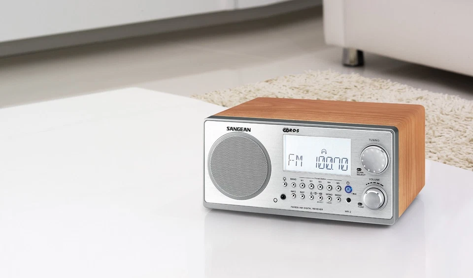 WR-2 AM/FM-RBDS Wooden Cabinet Digital Tuning Radio (Walnut) - Image 3 of 4