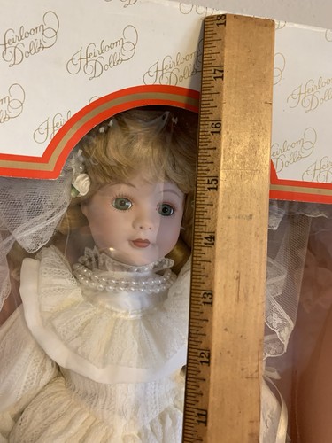 ❤️Vintage Erbstück Puppen Marke Porzellan Puppe Braut Blumen in der Hand NRFB - Bild 12 von 12