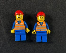 LEGO World City: Cargo Train #4512 - 98% Complete Missing 1 Minifig & Stickers