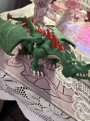 Playmobil Drache grün/rot mit roten Stacheln Zubehör, Alter 5-7 Jahre