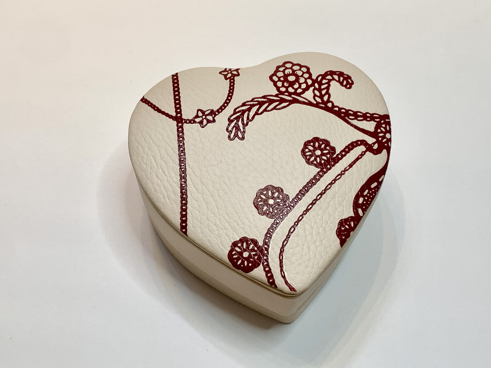 Pandora Heart Shaped 2-Tier Leather Jewelry Box 4 x 2.75 Inch Swivel Layers