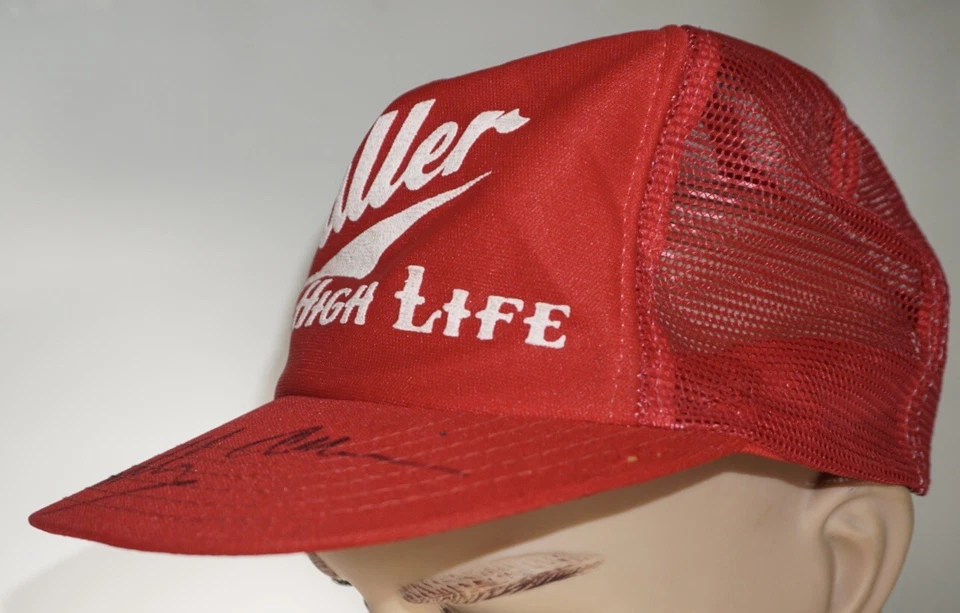 Chapéu Miller High Life oficial NASCAR Race Day assinado por Bobby Allison - Imagem 3 de 4