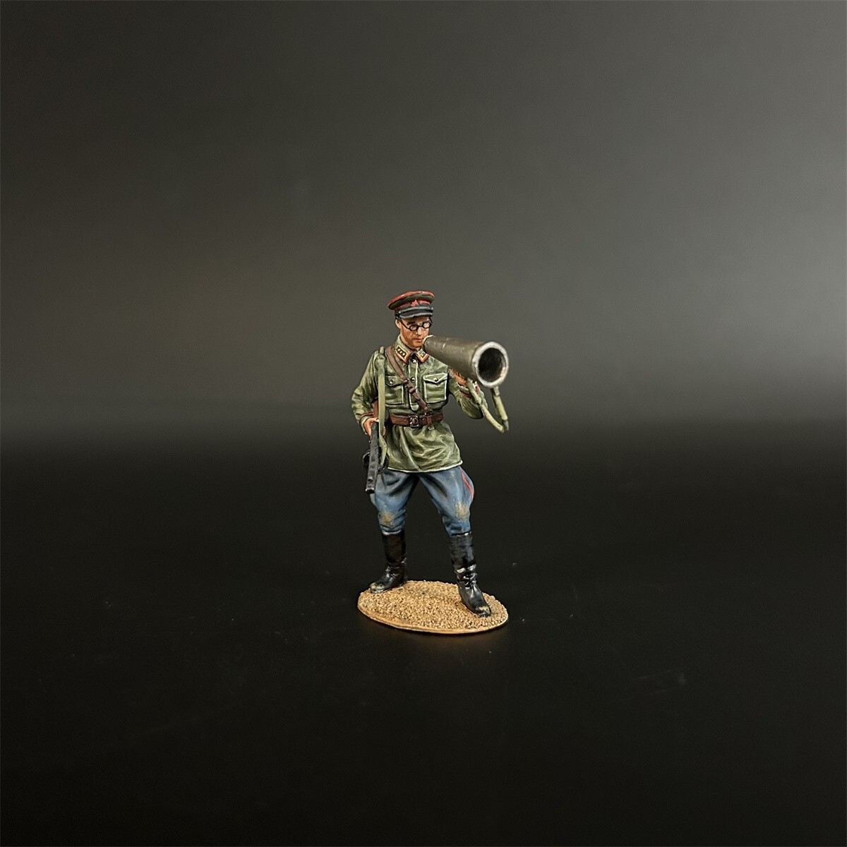 WAR PARK MINIATURES RED ARMY COMISSAR WITH 2 PPShs RA004