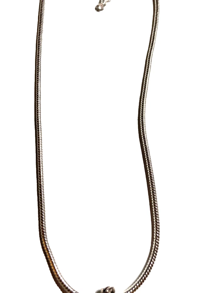 Ожерелье серебристого тона одиночная цепочка и черный каплевидный кулон - Изображение 4 из 4