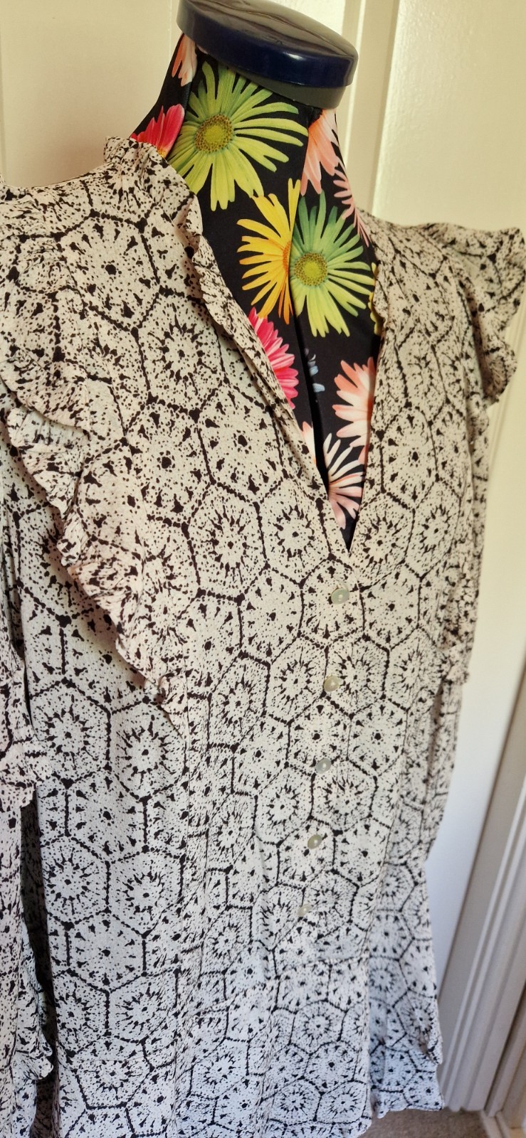 BNWT Mint Velvet Shirt Dress with Frills Size Medium Geometric Print Black White image 2