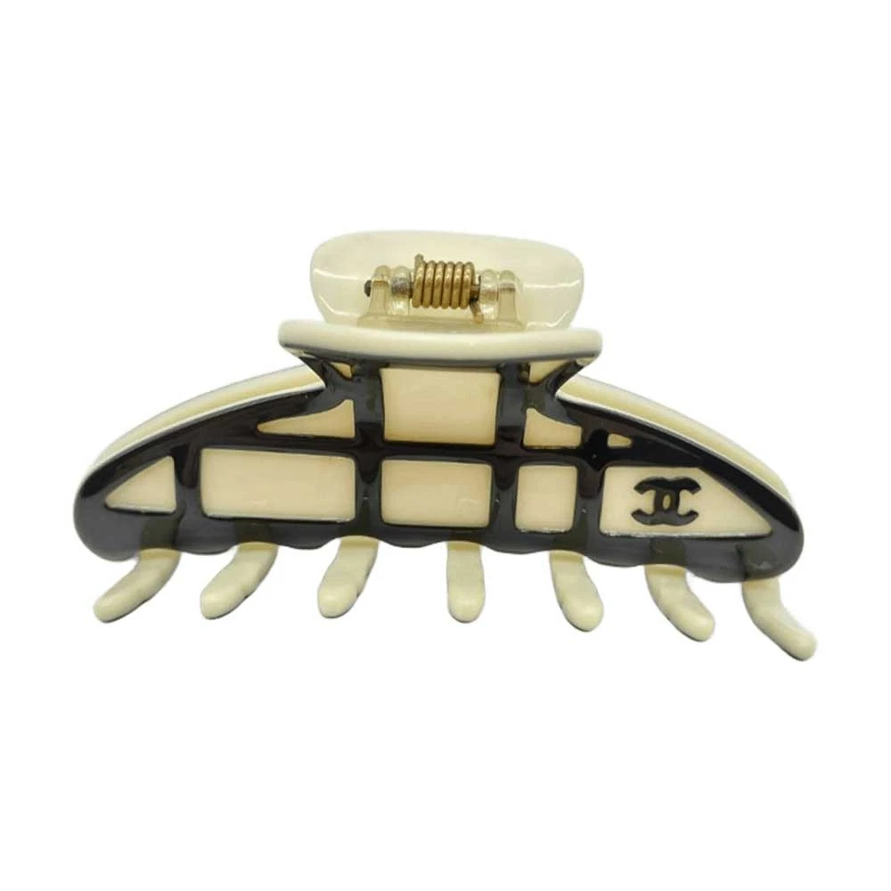 CHANEL Cream and Black CC Logo Hair Claw Gently Used Large Chanel Hair Clip Claw Cream Black 11 Cm | eBay main image 3