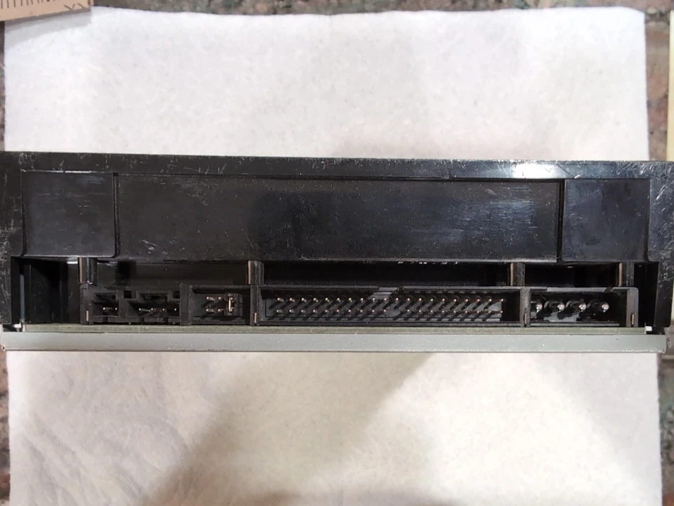 TOSHIBA SAMSUNG  SD-R5372 DVD R/RW CD-R/RW IDE DRIVE - Image 3 of 4