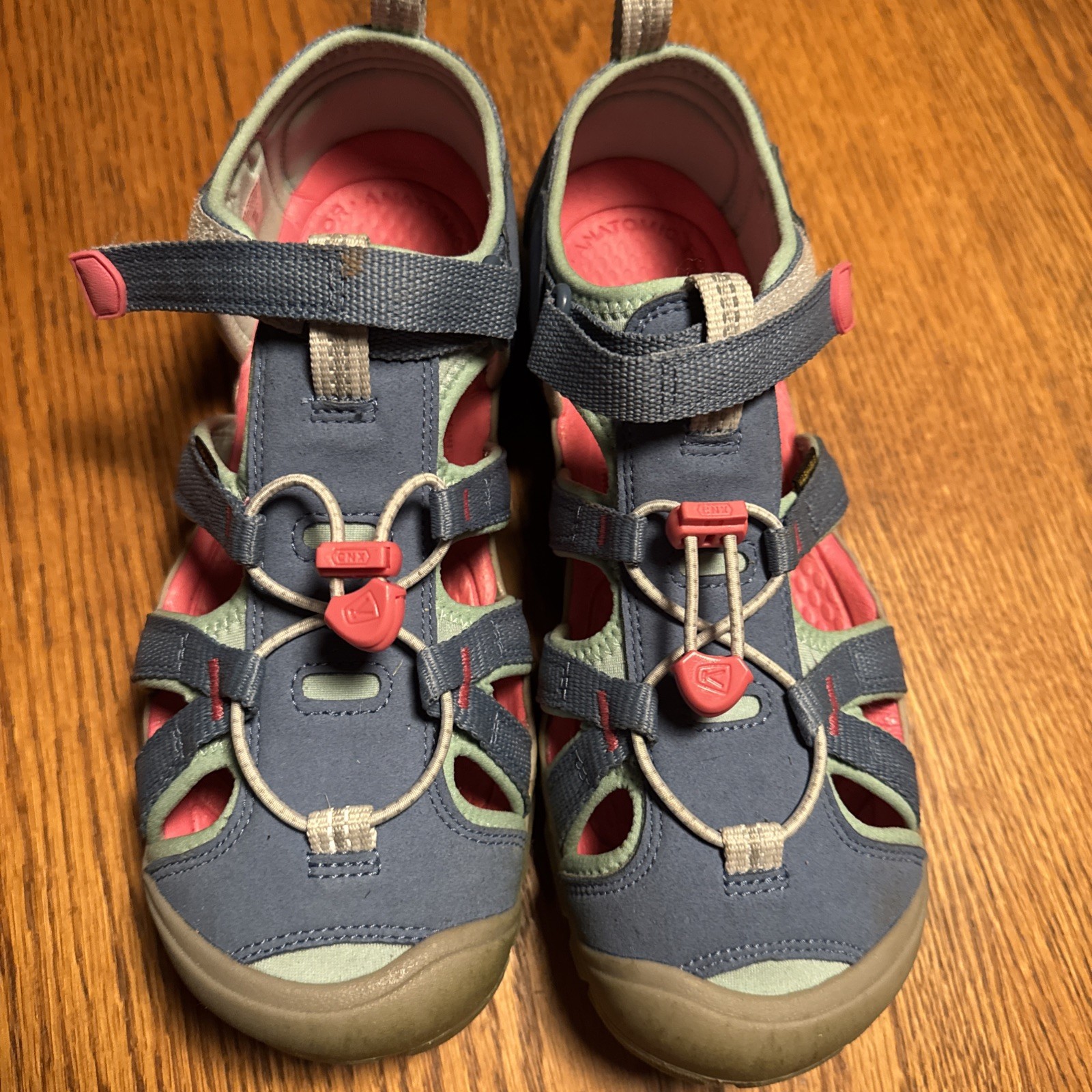 Sandali giovanili Keen Seacamp blu e rosa scarpe da bambina impermeabili taglia 6 usati in ottime condizioni