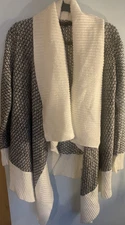 BANANA REPUBLIC Womens Fall Winter Sweater Small Gray and White Cardigan Shawl