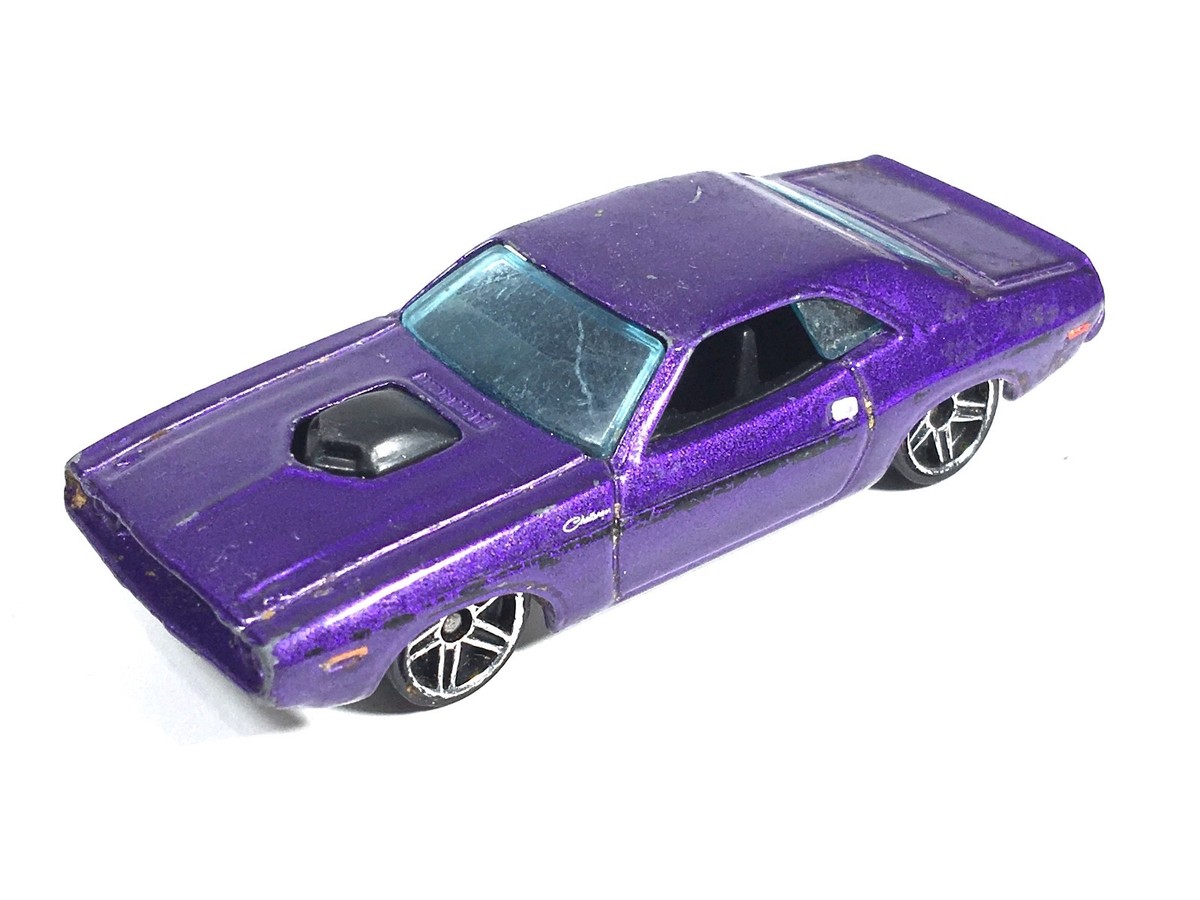 Hot Wheels 2006 '70 Hemi Challenger Dodge Metalflake Purple