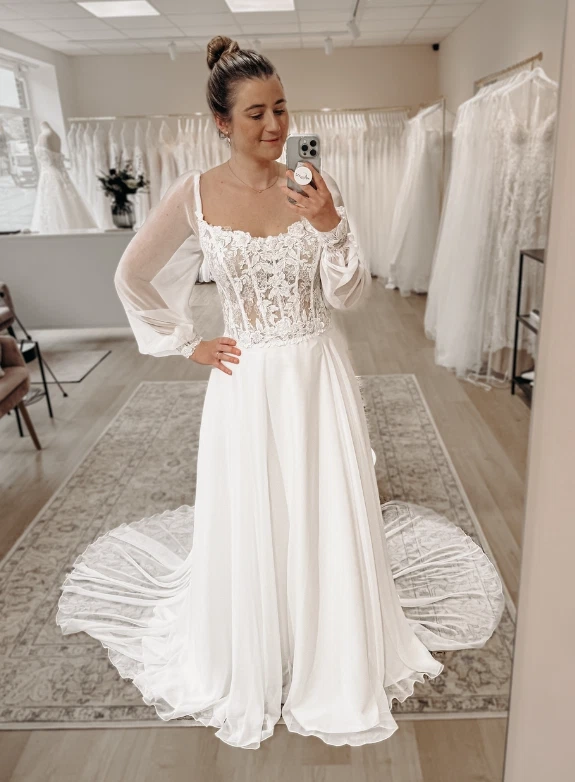 Vestidos de novia mangas largas de gasa cuello cuadrado encaje barrido tren vestidos de novia Foto 2 de 4