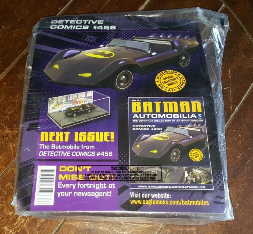 Batman Automobilia Magazine & 652 Batmobile 3D Lenticular DieCast