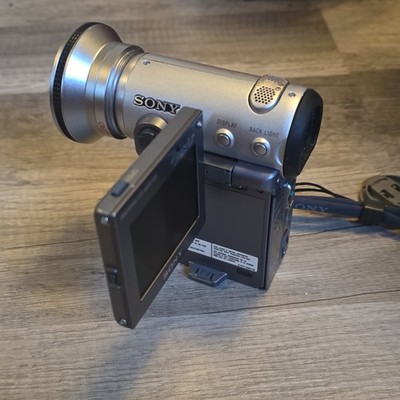 Sony Handycam DCR-IP5 MicroMV Camcorder LCD Screen Built-in Mic