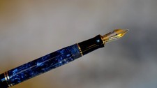 STYLO PLUME PARKER DUOFOLD CENTENNIAL RESINE BLEUE MARBREE -PLUME OR MASSIF 18 K