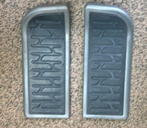 Craftsman LT 2000 Lawn Tractor Riding Mower 17.5 HP Left and Right Foot Rests