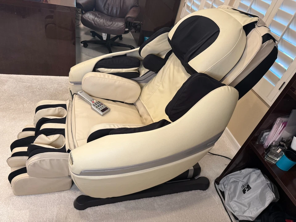 Silla de masaje Inada DreamWave - Reacondicionada + 1 año de garantía solo recogida local Foto 3 de 4
