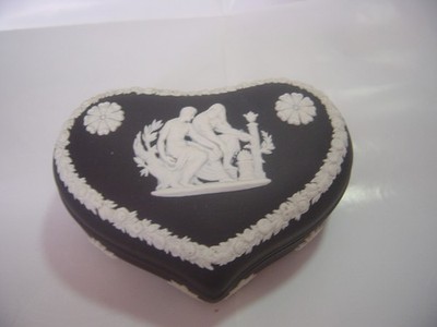 WUNDERSCHÖNE WEDGWOOD Jasperware RAR - SCHWARZ &weiß HERZ DECKTOPF 1970 SCHWER
