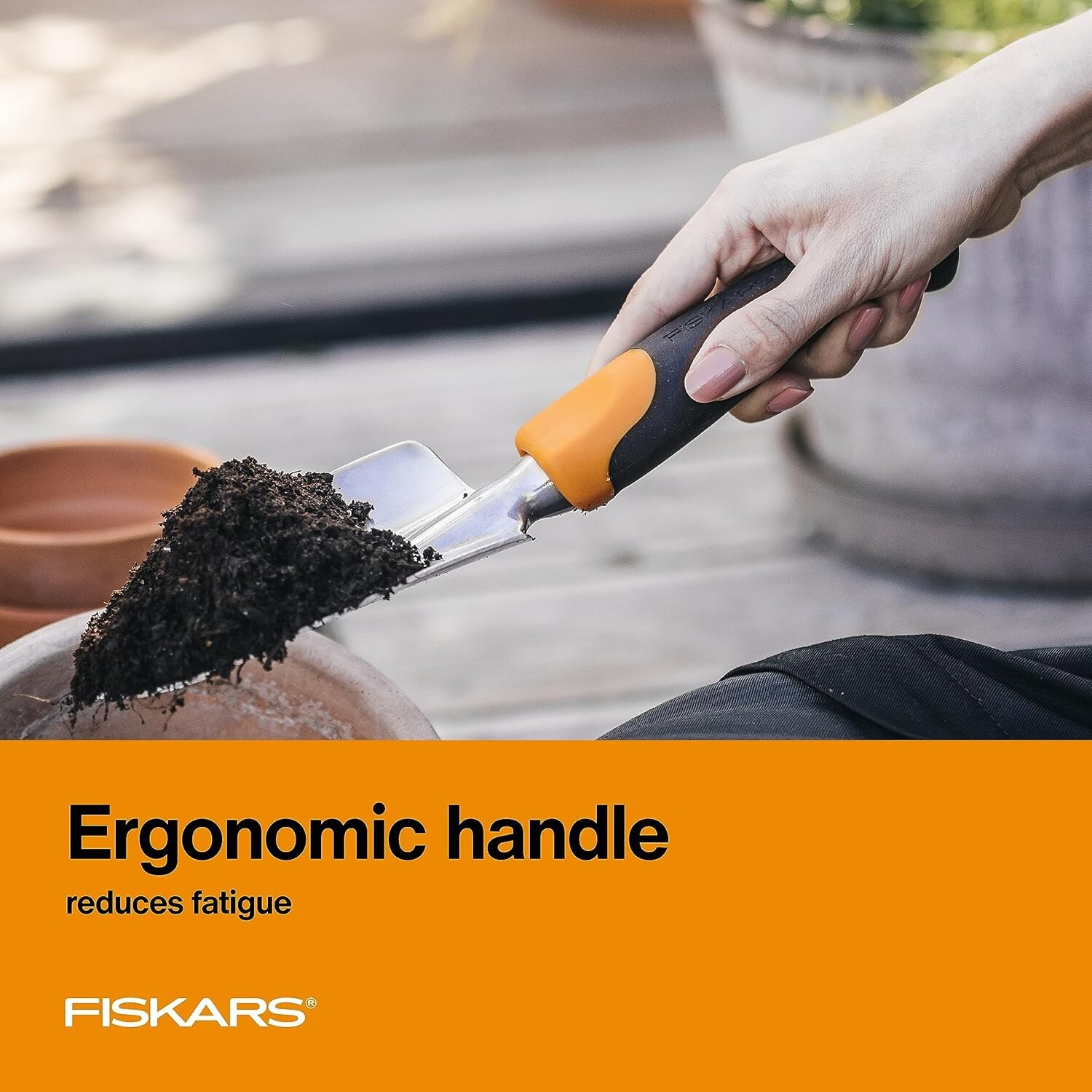 Fiskars Ergo Garden Trowel, Heavy Duty Hand Tool for Digging & Planting