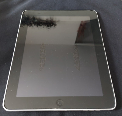 Apple iPad 1st Gen. 16GB A1219 Charges but doesn't start Not Working