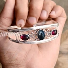 VALENTINO Bracciale elegante in argento sterling 925 con granato e onice nera del Mozambico