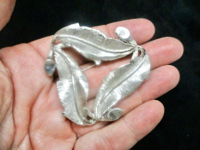 Vintage-1960's ''Simple Creations'' Stylized Leaf Circle Brooch