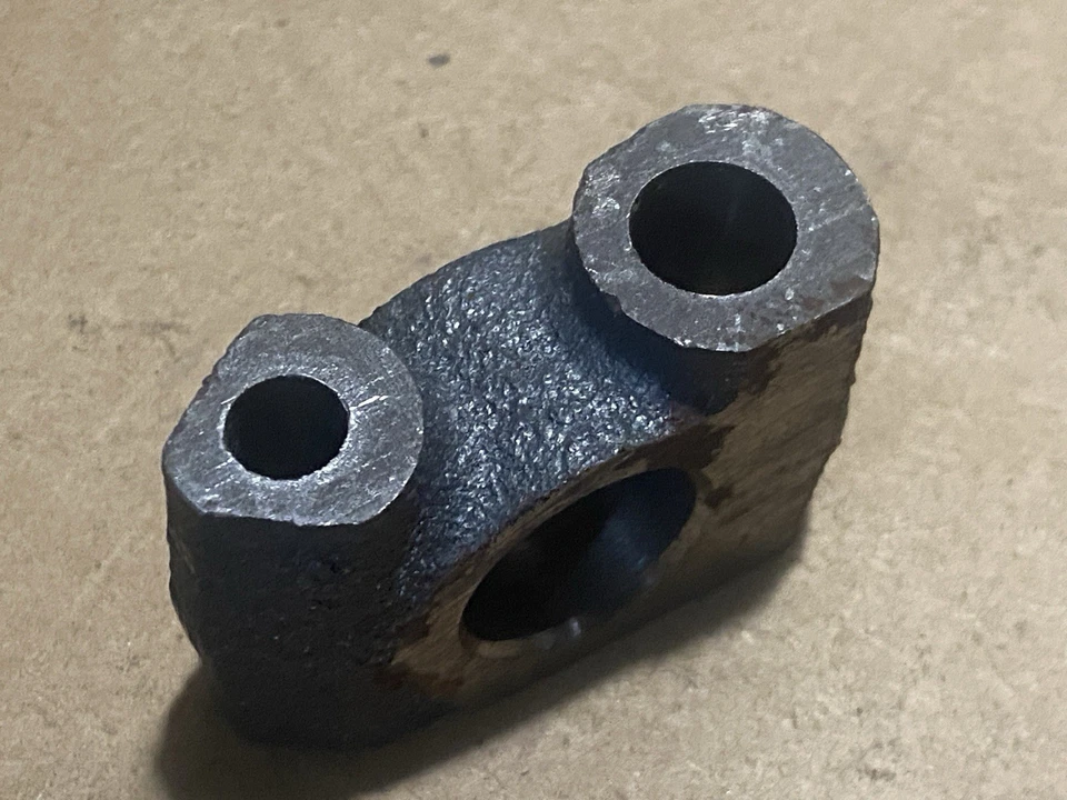 GM 578158 Rocker Shaft Bracket -- NOS, GENUINE OEM - Image 4 of 4