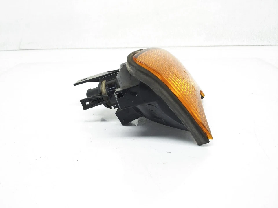 Luz intermitente pasajero BMW 525I 1989-1995 sedán 63-13-1-384-034 Foto 4 de 4
