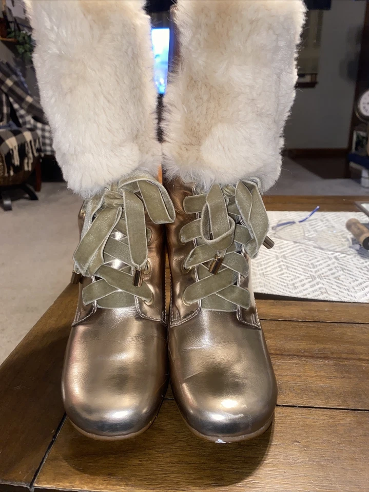 Nanette Lepore 金色人造毛皮系带靴,尺寸 6.5 拉链中筒靴 — 第 2/4 张图片